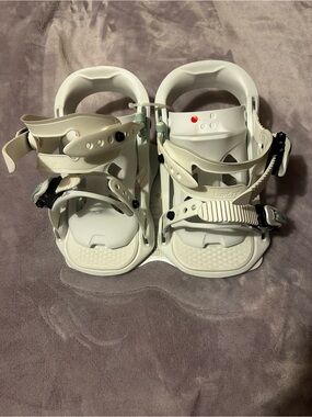 NEW Snowboard Binding SNB 100 White